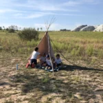 Niños disfrutando de actividades en la naturaleza